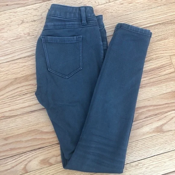 READ ALL. SALE! Cabi gray skinny stretch jeans - Picture 4 of 6